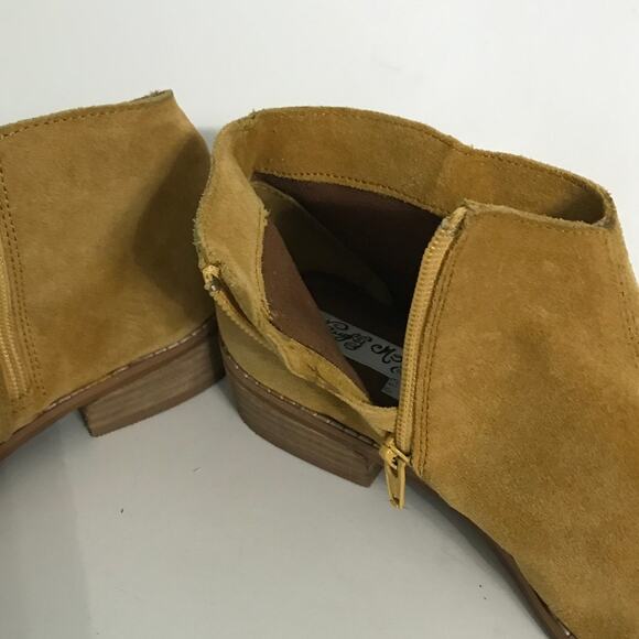 Naughty Monkey Booties Boots Size 7 Womens Suede Mustard Yellow Fringe Western - Picture 8 of 10